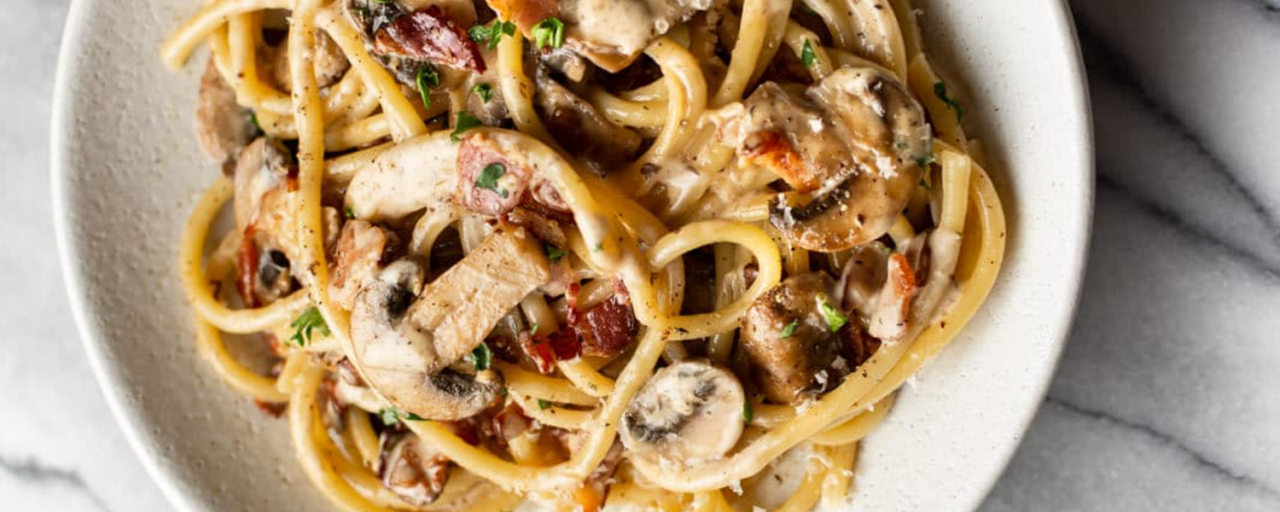 Receita de Espaguete à carbonara com cogumelo Portobello e bacon Blog